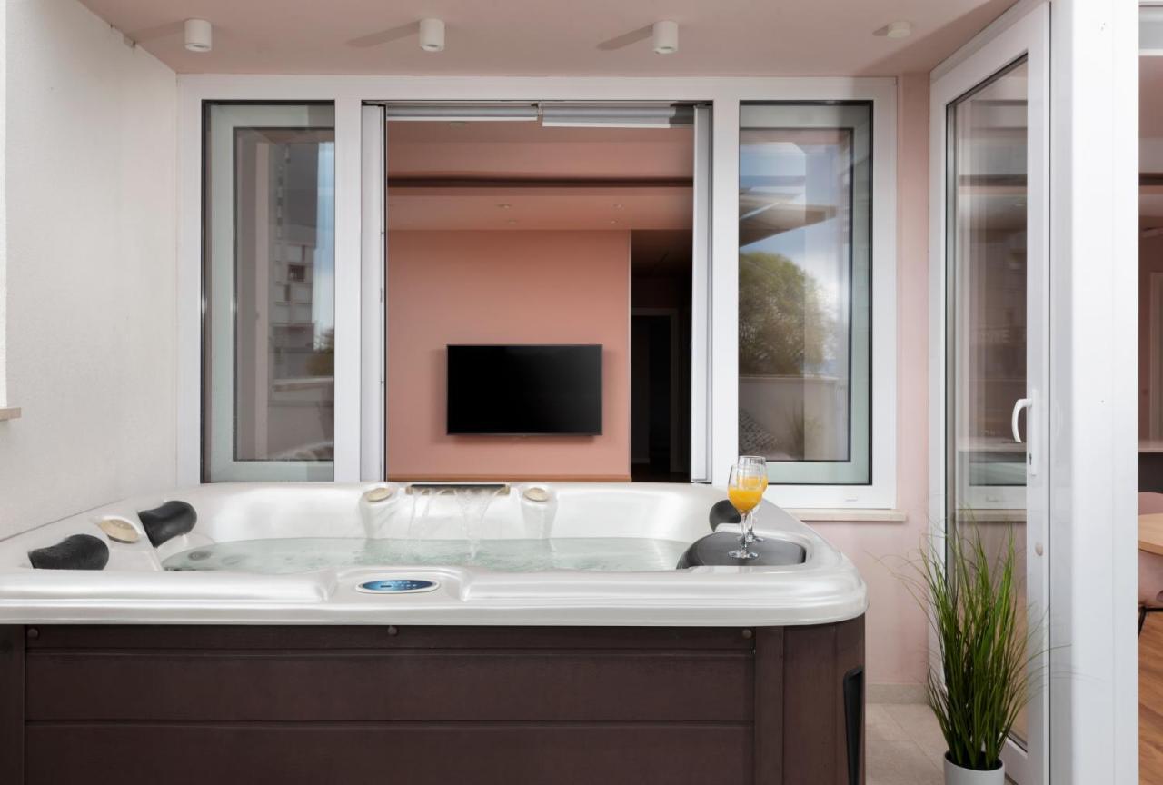 Glow Luxury Apartment With Terrace And Jacuzzi Split Bagian luar foto