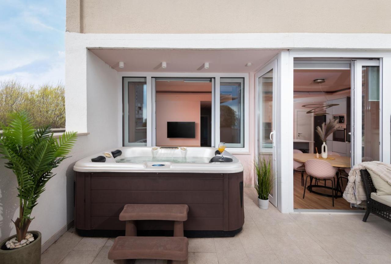 Glow Luxury Apartment With Terrace And Jacuzzi Split Bagian luar foto