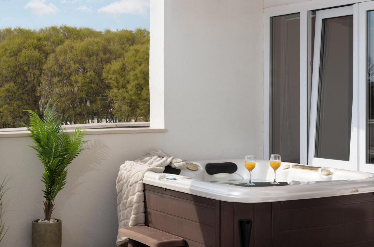 Glow Luxury Apartment With Terrace And Jacuzzi Split Bagian luar foto