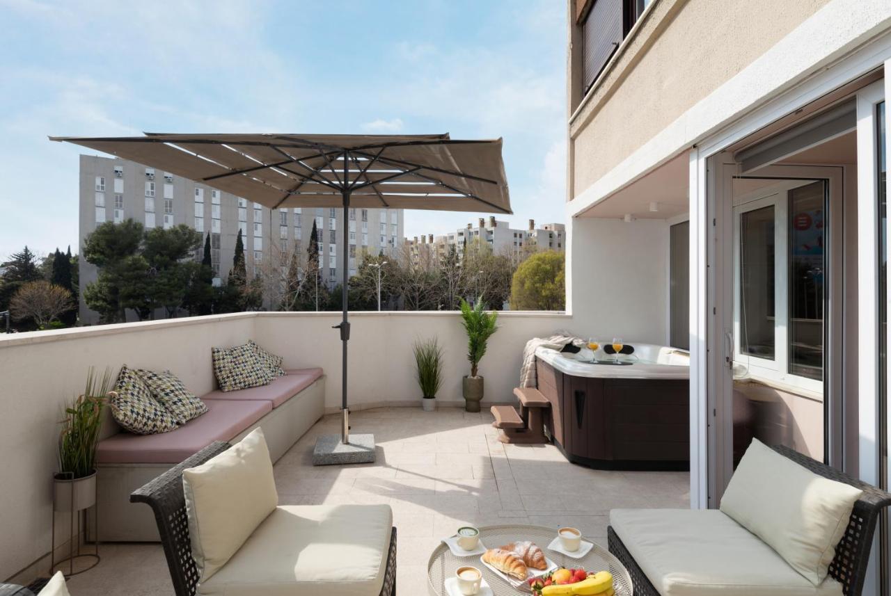 Glow Luxury Apartment With Terrace And Jacuzzi Split Bagian luar foto